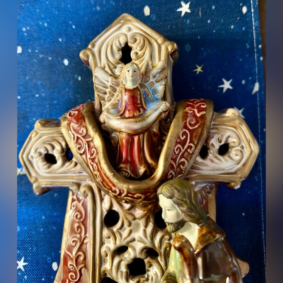 Manger Scene Ceramic Christmas Light with Cross - Picture 4 of 10